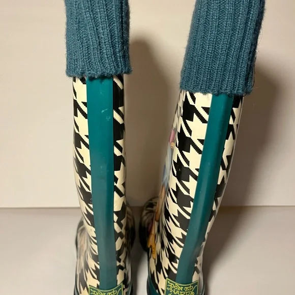 Ed Hardy Rain Boots size 6 *missing laces* - Picture 5 of 7